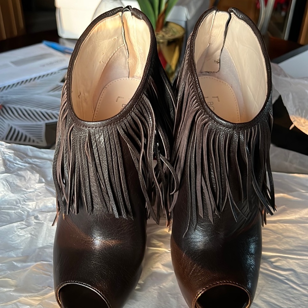 Beautiful Brown NineWest Booties.